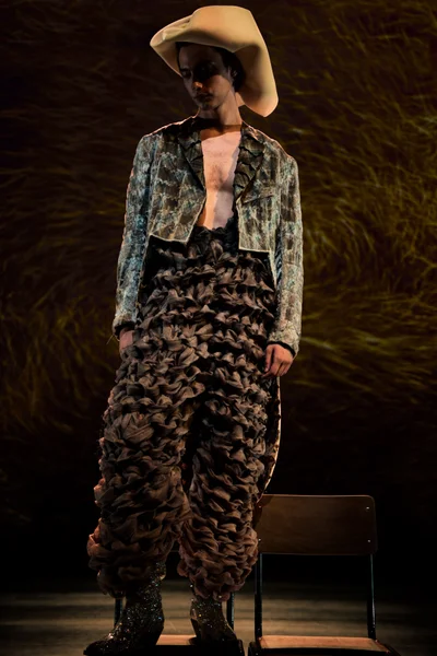 Look 13